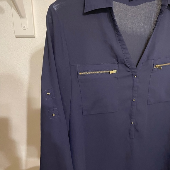 Express Small Blouse - Picture 2 of 6